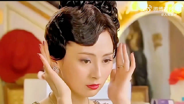 女子坐布满图钉凳子毫发无伤引惊叹