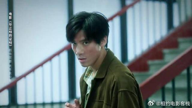 警察同志好身手 发出大白桃的声音