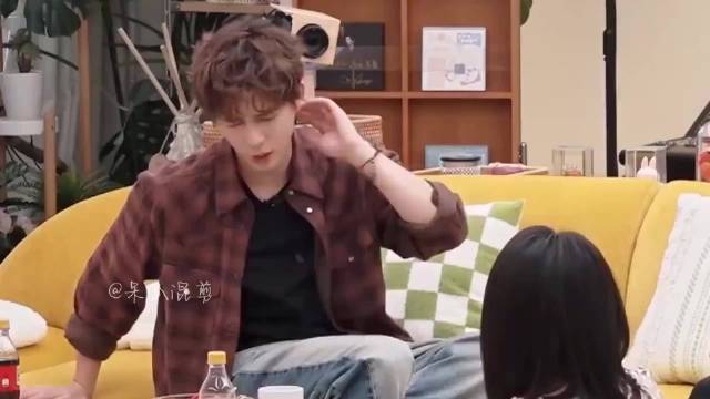 王安宇：我承认，她确实长得很好看