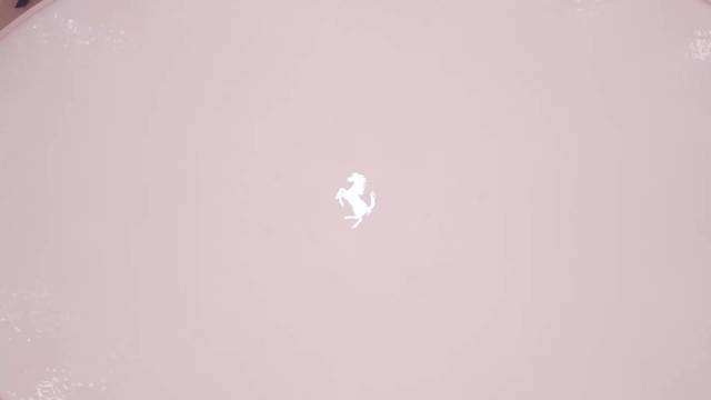 法拉利2026秋冬系列米兰发布，Rocco Iannone打造肌肤主题设计