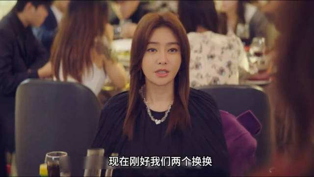 渣男故意邀请前妻来参加婚礼，哪料小丑竟然是自己！