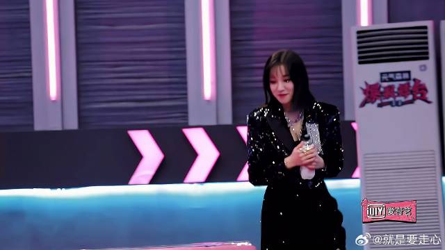 宋雨琦和陆柯燃第一次见面，气氛甚是尴尬，全程没话题！