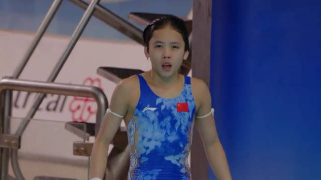 水花消失术！全红婵小师妹上演完美一跳夺冠，中国小将上演逆袭