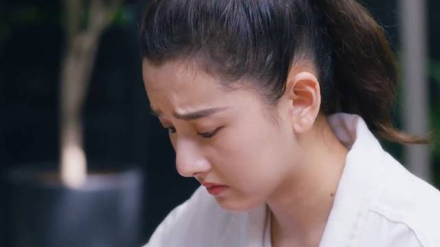 女人有一个神奇的味蕾，她只是尝一口就能立刻识别出食材来！