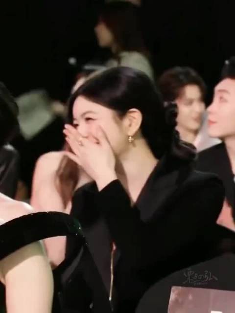 陈妍希米兰状态完胜陈小纭，原装脸与改造脸对比引热议