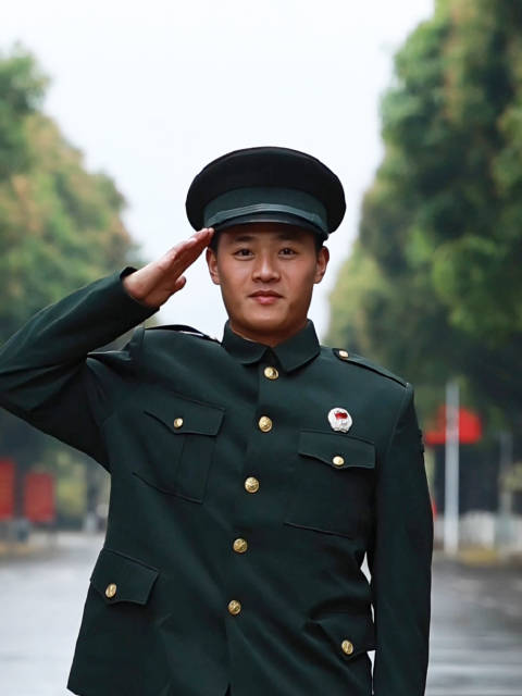 用士兵突击式结尾告别军营