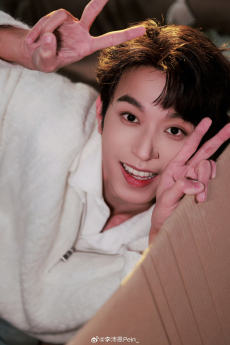 李沛恩与江衡的首次双人直播将在何时、哪个平台进行？