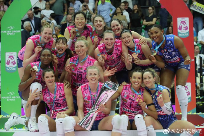 朱婷留洋生涯至今取得了哪些主要成就和进步？