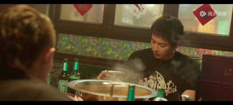 小贝谈婚姻担当引热议，刘宇宁求婚话题受关注