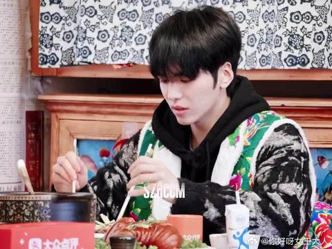 邵子恒分享新尝试大拉皮美食