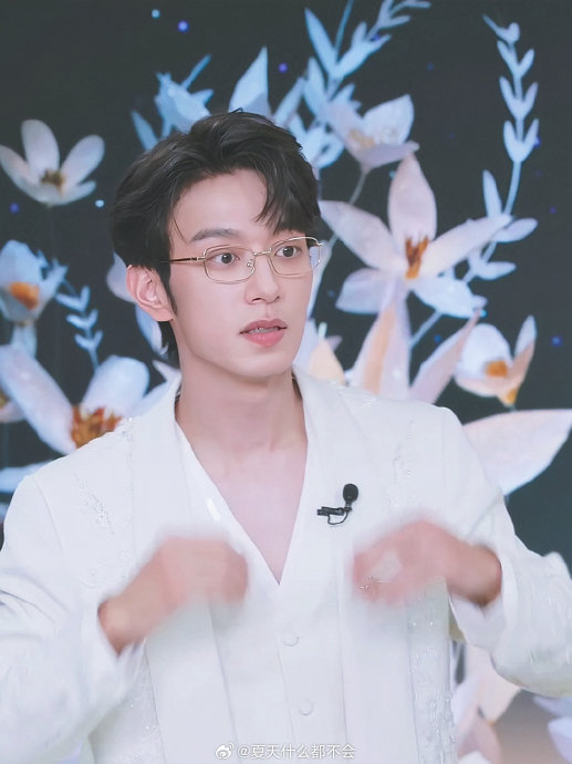 李沛恩今晚空降THE WHOO直播间！亲签照、隐藏款周边限时抢