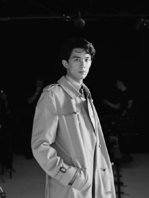 吴磊成Burberry170周年大片唯一中国面孔，黑白大片气场全开