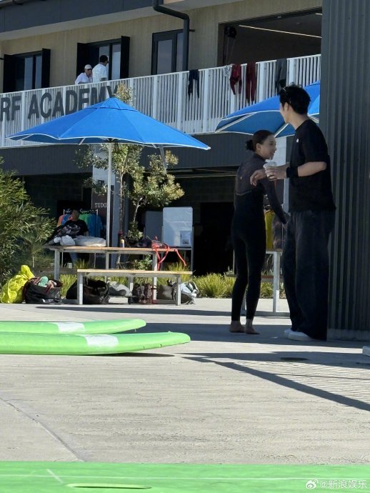 窦骁和何超莲在哪些地方被偶遇，具体有哪些甜蜜互动细节？