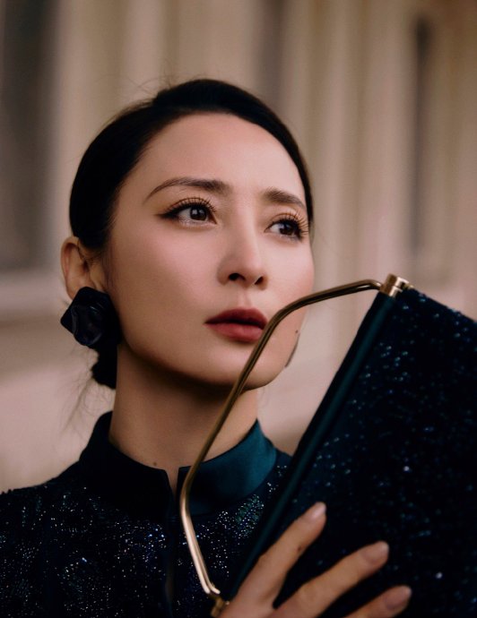 蒋勤勤米兰首秀惊艳全场：50岁生图状态引热议，东方美获赞