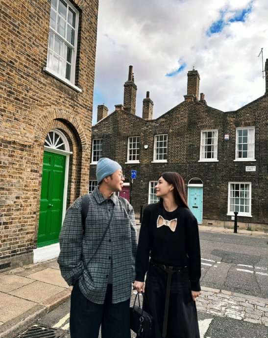 杜海涛和沈梦辰的爱情故事经历了哪些关键阶段和考验？