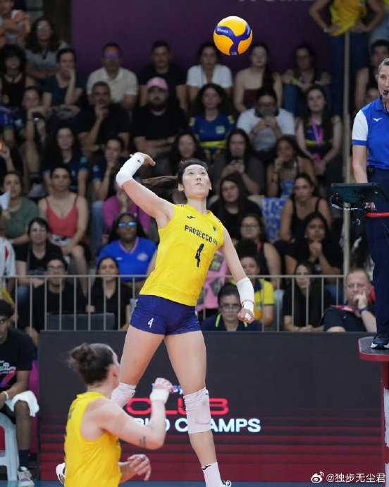 朱婷的出色发挥对科内利亚诺女排的战术体系有什么影响？