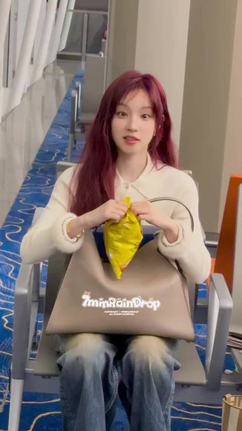 宋雨琦吃薯片直拍萌翻网友