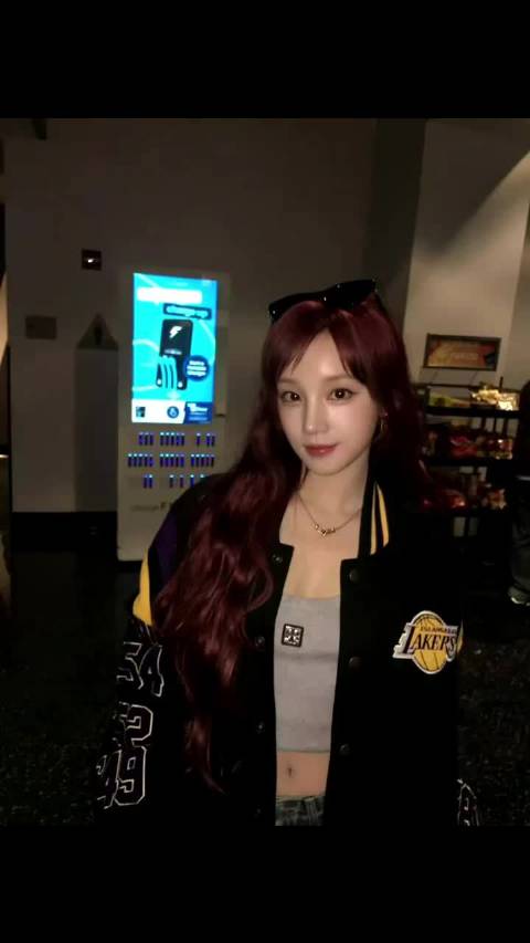 追星好幸福！宋雨琦又去看詹姆斯了！
