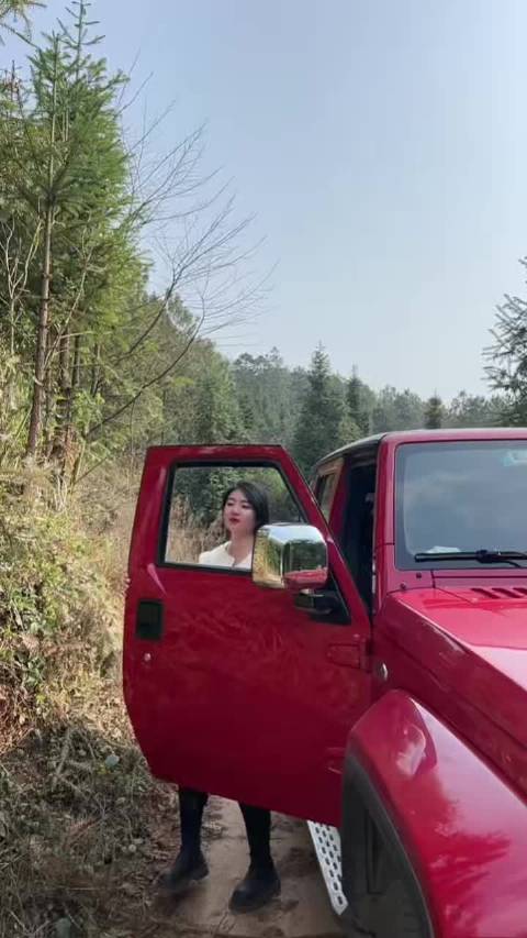 初来乍到 鞋都乔乔马年给家人们拜年啦 跟红车哥一起跳舞来啦万物生乔乔贸易