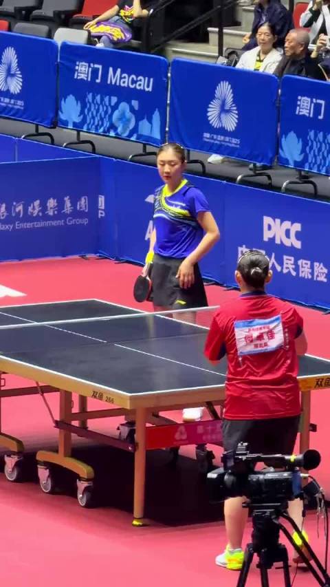 陈梦赛场气场压制何卓佳，实力不减当年