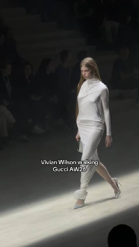 马斯克变性女儿薇薇安亮相米兰时装周为Gucci走秀