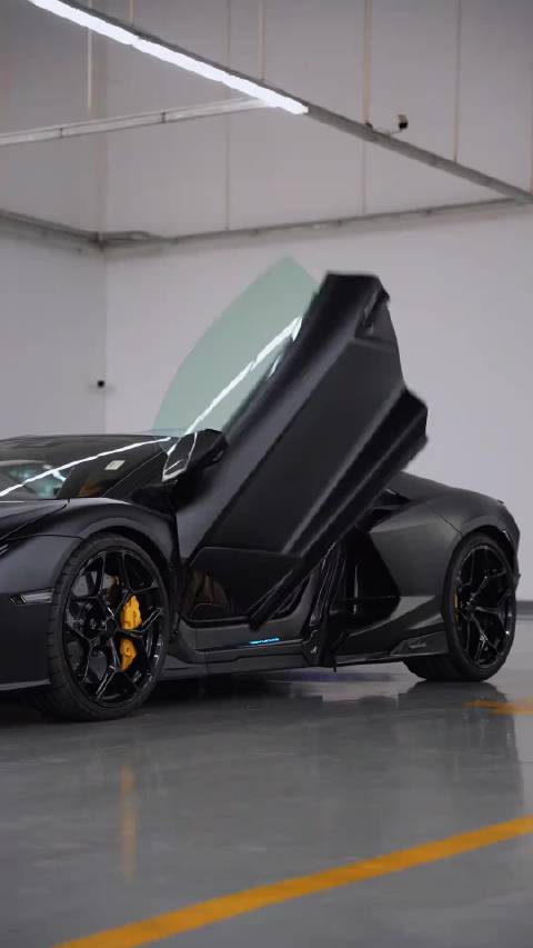 警报拉响！沉浸式闯入哑光黑兰博基尼