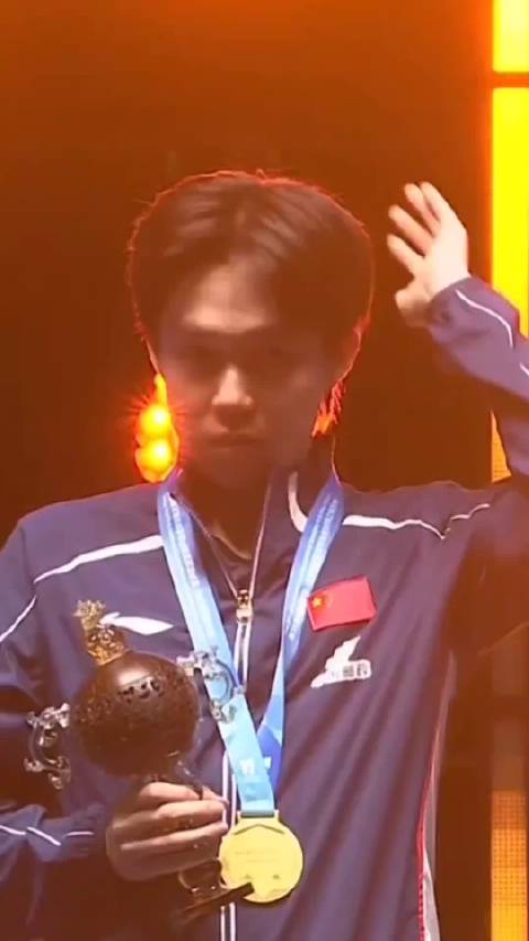 王楚钦15胜3负完克张本智和，亚洲杯决赛展现钢铁意志