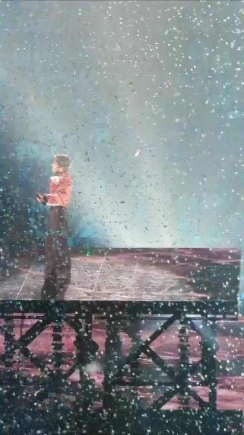 郑润泽升降台事故引众星发声