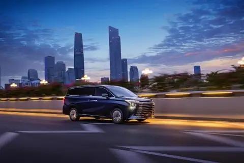 V9这波“豪华平权”卷哭合资燃油MPV