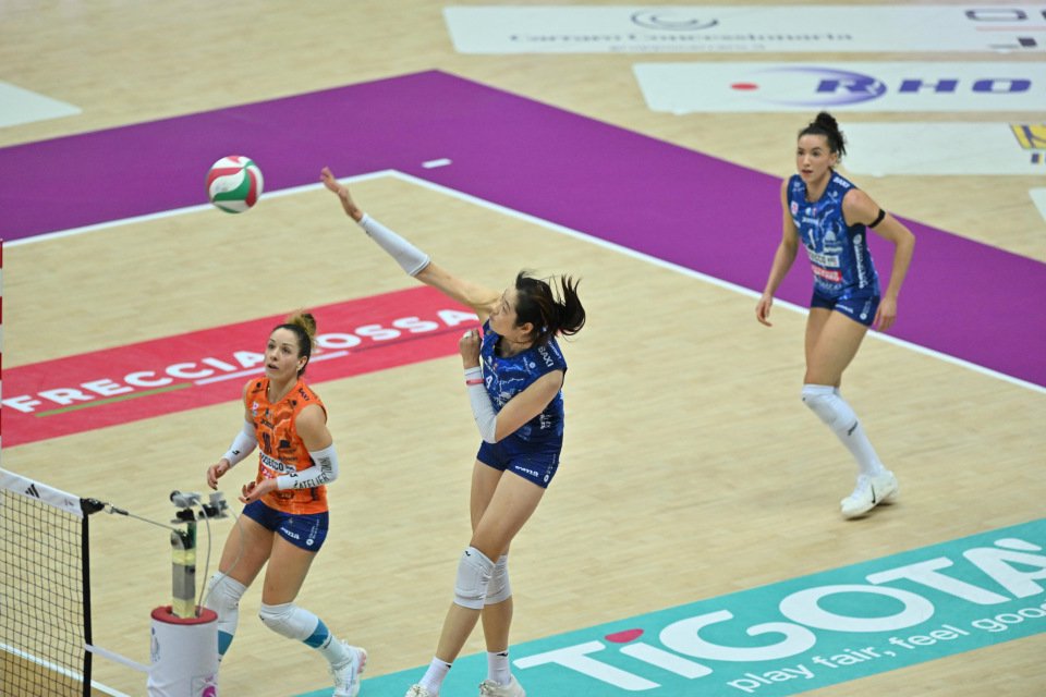 意甲女排8进4首回合科内3-1布斯托  朱婷20分哈克35分MVP