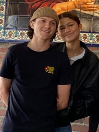 蜘蛛侠考虑结婚？荷兰弟赞达亚现场撒糖，两人的互动充满亮点！