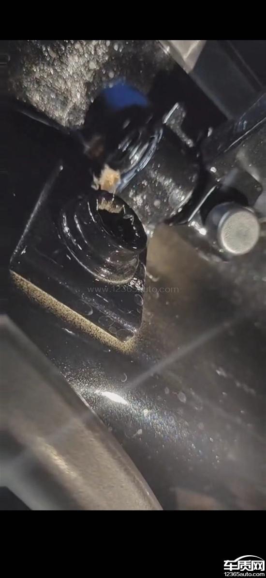 进口奥迪Q7经销商出售问题车 漆面有补漆