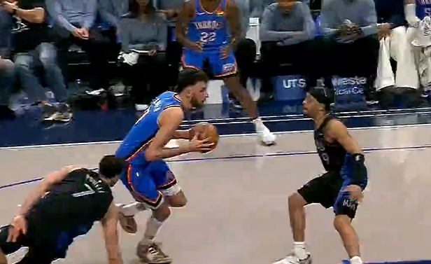 霍姆格伦假投真突晃倒鲍威尔上篮得手，雷霆领先独行侠10分