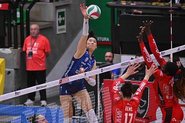 朱婷狂砍20分,打出最好季后赛表现