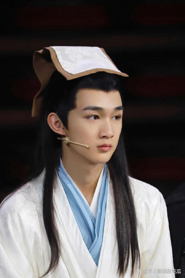 王鹤棣李沁《咸鱼飞升》开机照 反内卷仙侠剧引期待_中华网