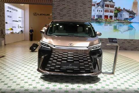 雷克萨斯LM 500h DIRECT4六座尊崇版:豪华MPV的静谧与质感新诠释