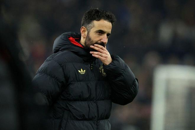 那个男人回来了！马丁内斯领衔曼联防守大战，阿莫林变阵获奇效