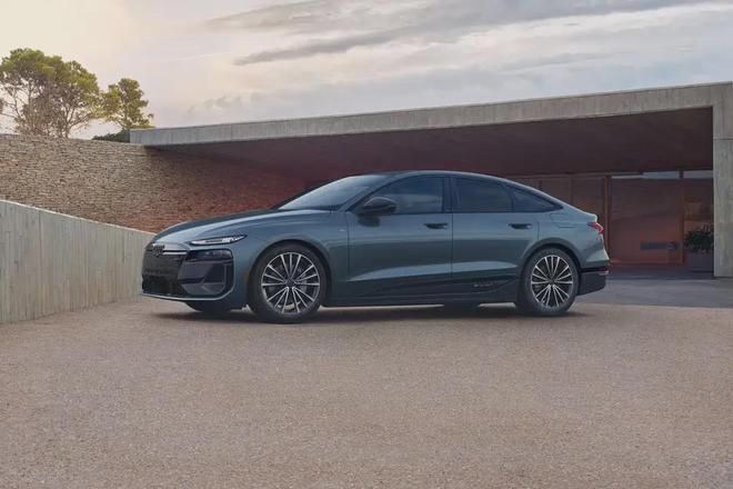 奥迪E7X科技感拉满，奔驰漂移模式得加钱，路虎揽胜内饰大升级