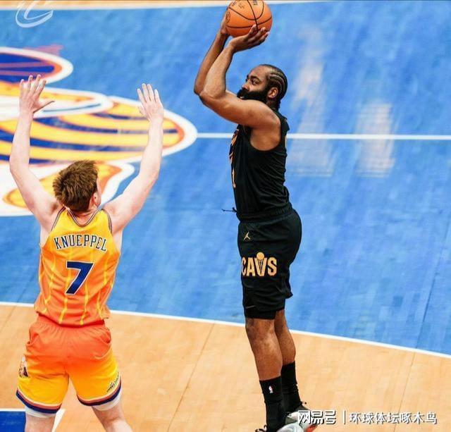 克努佩尔33分 NBA常规赛黄蜂113-118骑士 米切尔32分