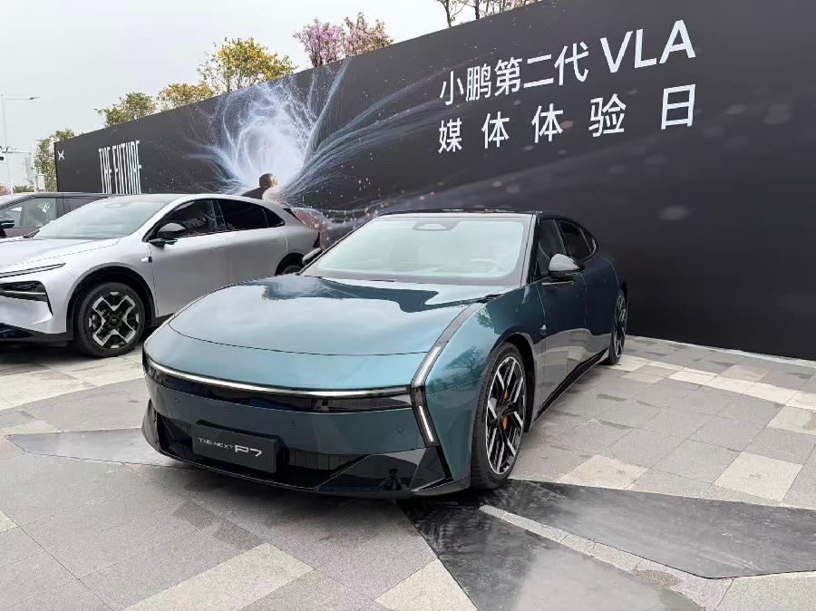 瞄准“国民智驾”，小鹏第二代VLA本月推送，2026款X9纯电版上市