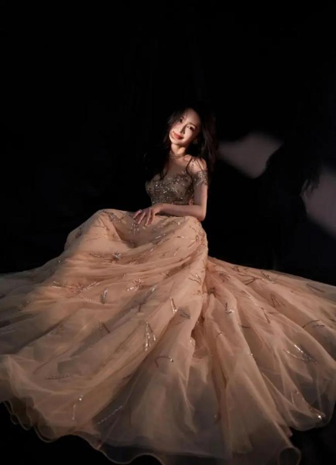 金鹰奖红毯造型曝光,颖宝晓彤李沁美翻了