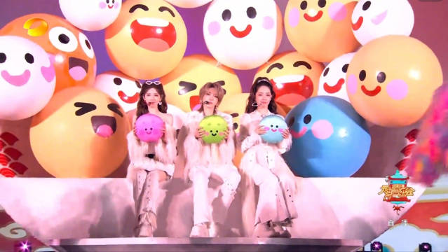 湖南卫视元宵喜乐会刘忻张予曦郭碧婷表演《元宵恰恰恰》