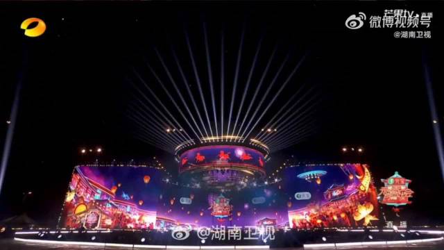 曾舜晞全粤语唱跳舞台换装惊艳观众