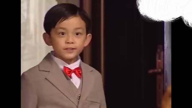 儿子来找母亲要零花钱，还趁机看了一眼牌，帮母亲躲过一场！