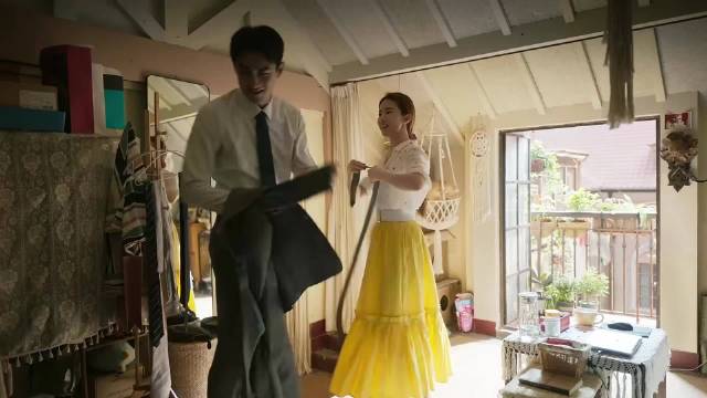 玫瑰的故事:浪漫的玫瑰，能像妻子一样为方协文挑领带，变化真大