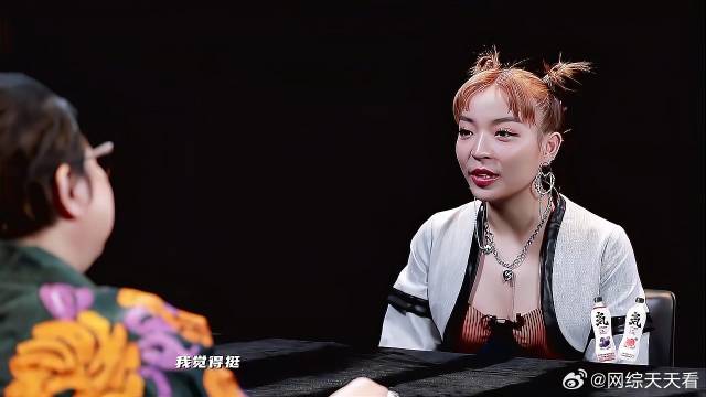 VAVA鬼马少女装扮，哪吒头配低胸上衣，简直太吸睛！