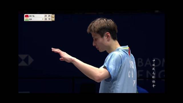 石宇奇苦战三局不敌对手止步首轮！ 石宇奇 21-23、21-19、17-21 拉克什亚