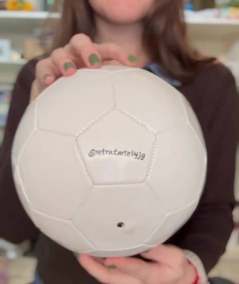 送到小梅心坎上的礼物 来自艺术家Retratartebyjg发起人@mirodeatras