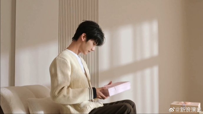 周柯宇在京东妇女节短片中具体饰演了哪三种身份？