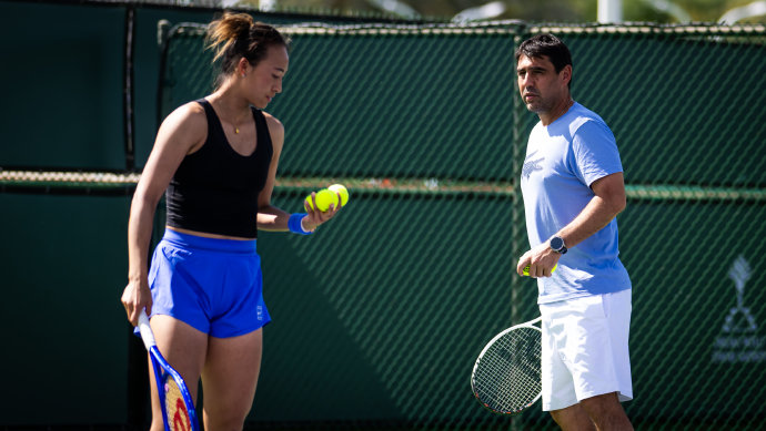 外界和球迷对于郑钦文与巴格达蒂斯的合作评价如何？